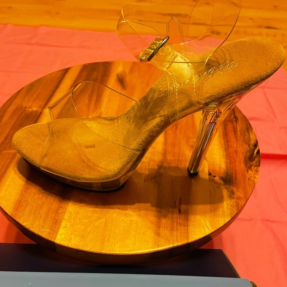 Clear pageant shoes by Fabulacous Size 8 with 4” Heel with tan soles - Picture 5 of 15